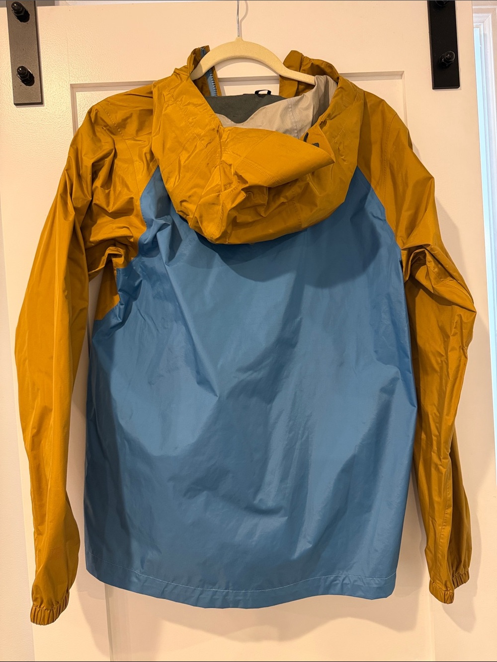 Patagonia K Two-Tone Mustard Yellow and Slate Blue Rain Anorak - Picture 5 of 5